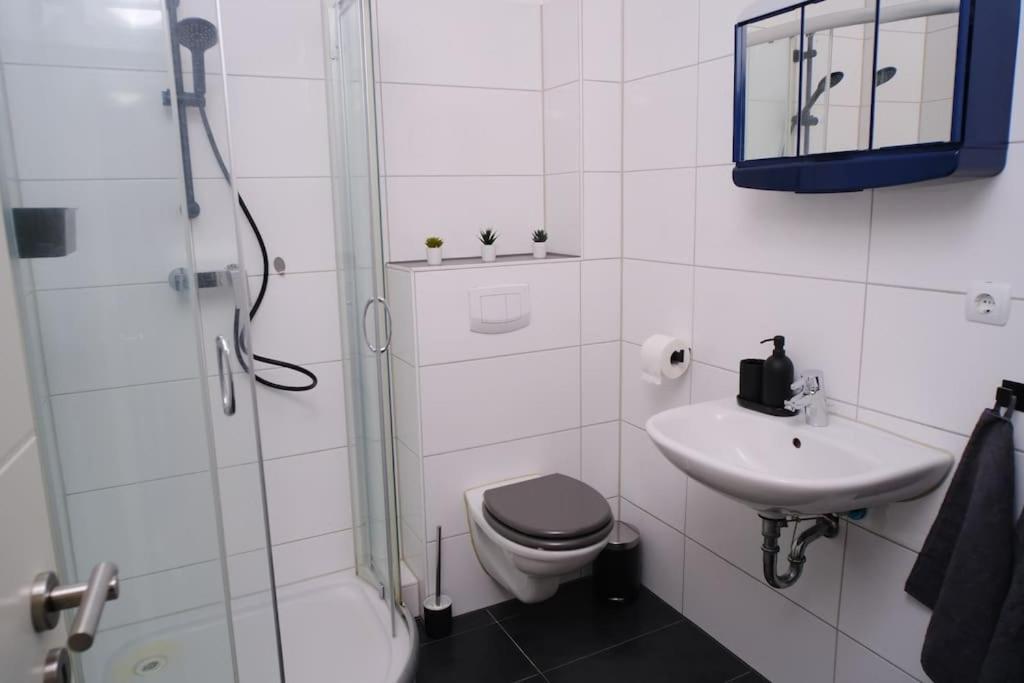Schoene 4-Bettzimmer Wohnung In Celle Exterior foto